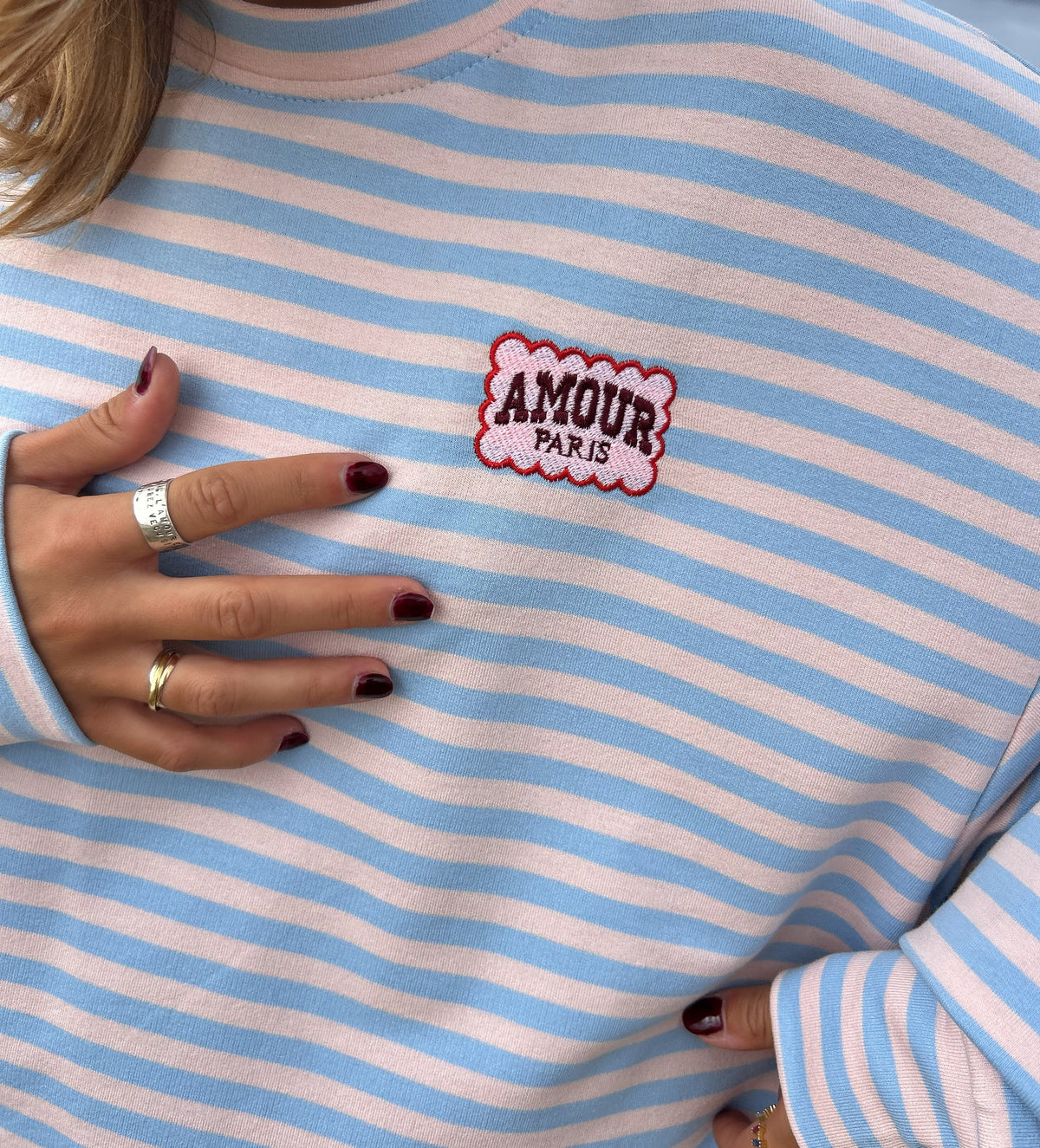 Top - AMOUR